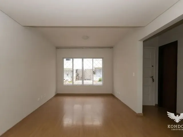Sobrado 3 quartos e 3 banheiros, para alugar, no bairro Santa Felicidade em Curitiba