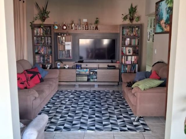 Sobrado com 300m² 5 quartos e 3 banheiros, à venda, no bairro Jardim Briquet em Itapevi