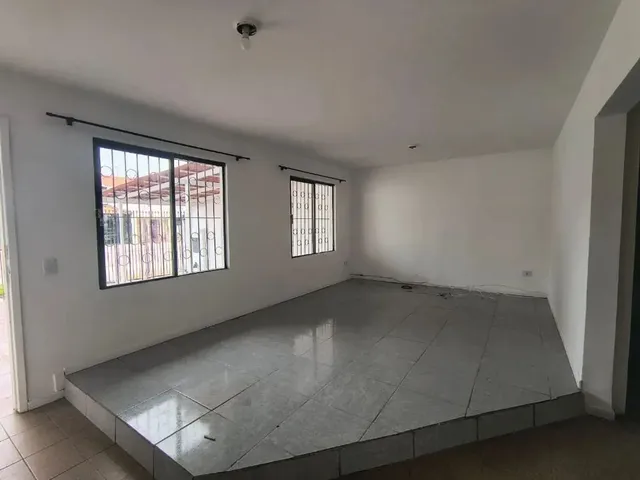 Sobrado com 110m² 3 quartos e 1 banheiro, para alugar, no bairro Tarumã em Curitiba