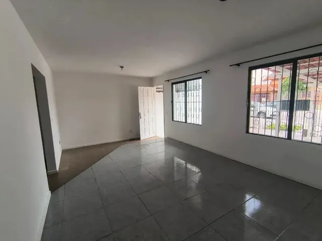 Sobrado com 110m² 3 quartos e 1 banheiro, para alugar, no bairro Tarumã em Curitiba