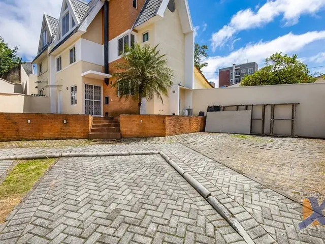 Sobrado com 138m² 3 quartos e 4 banheiros, à venda, no bairro Tingui em Curitiba