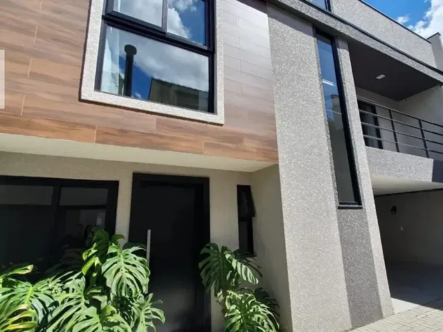 Sobrado para alugar, no bairro Santa Felicidade em Curitiba
