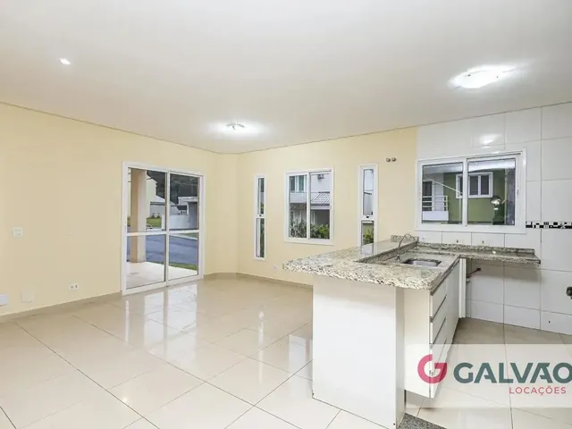 Sobrado 3 quartos e 1 banheiro, para alugar, no bairro Cachoeira em Curitiba