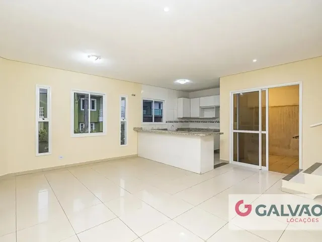 Sobrado 3 quartos e 1 banheiro, para alugar, no bairro Cachoeira em Curitiba