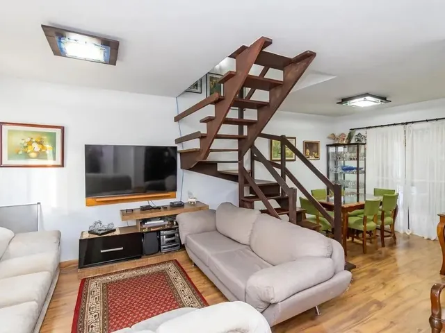 Sobrado com 134m² 3 quartos e 1 banheiro, à venda, no bairro Campo Comprido em Curitiba