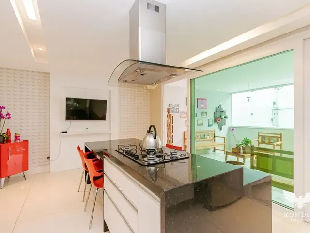 Sobrado 4 quartos e 6 banheiros, à venda, no bairro Santo Inácio em Curitiba