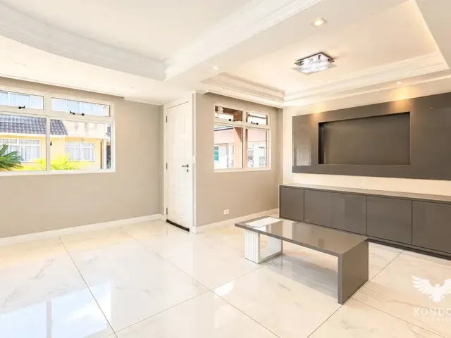Sobrado com 242m² 3 quartos e 3 banheiros, à venda, no bairro São Braz em Curitiba
