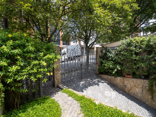 Sobrado com 495m² 3 quartos e 6 banheiros, à venda, no bairro Vila Pereira Barreto em São Paulo