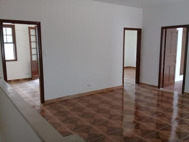 Sobrado com 400m² 7 quartos e 6 banheiros, à venda, no bairro Vila Mazzei em São Paulo