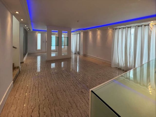 Sobrado com 362m² 4 quartos e 5 banheiros, à venda, no bairro São Paulo II em Cotia