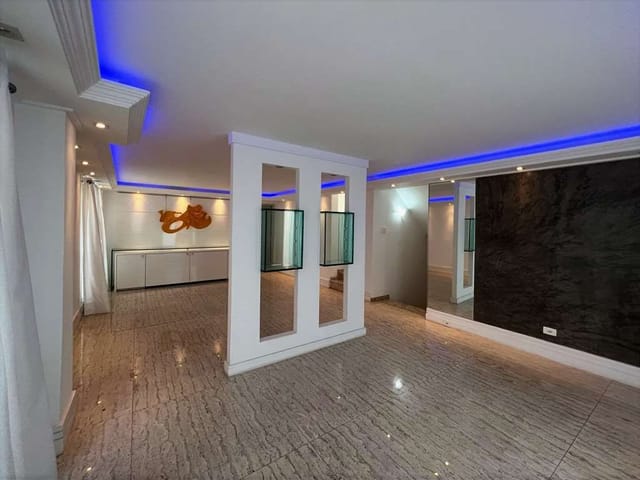 Sobrado com 362m² 4 quartos e 5 banheiros, à venda, no bairro São Paulo II em Cotia