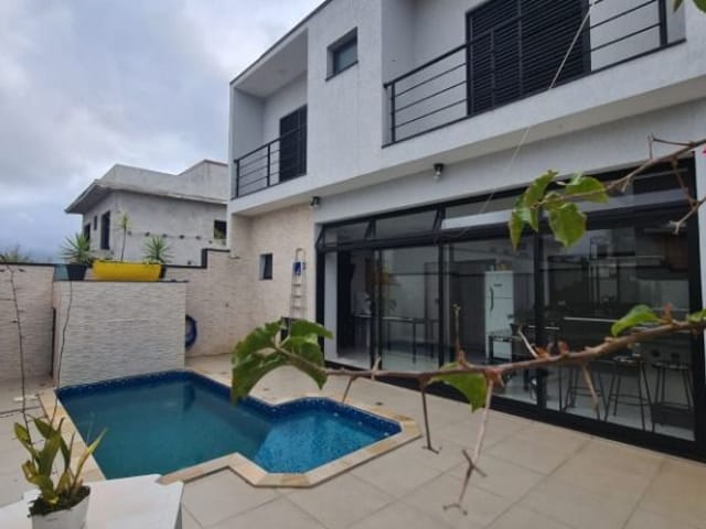 Sobrado com 225m² 3 quartos e 3 banheiros, à venda, no bairro Cézar de Souza em Mogi das Cruzes