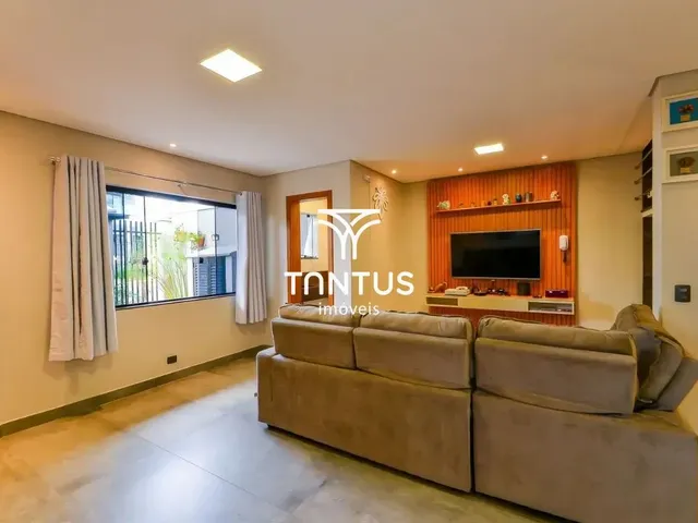 Sobrado com 180m² 4 quartos e 2 banheiros, à venda, no bairro Pinheirinho em Curitiba