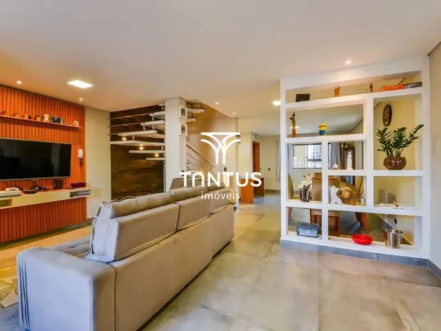 Sobrado com 180m² 4 quartos e 2 banheiros, à venda, no bairro Pinheirinho em Curitiba