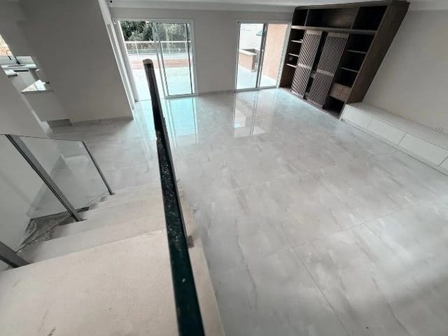 Sobrado com 1988m² 4 quartos e 5 banheiros, à venda, no bairro Chácara dos Lagos em Carapicuíba