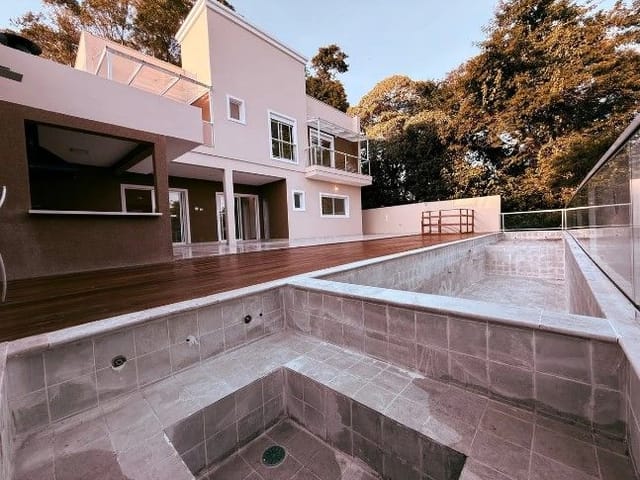 Sobrado com 1988m² 4 quartos e 5 banheiros, à venda, no bairro Chácara dos Lagos em Carapicuíba