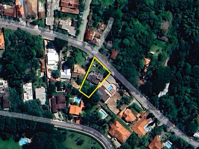 Sobrado com 879m² 4 quartos e 4 banheiros, à venda, no bairro Vila Santo Antonio de Carapicuiba em Cotia