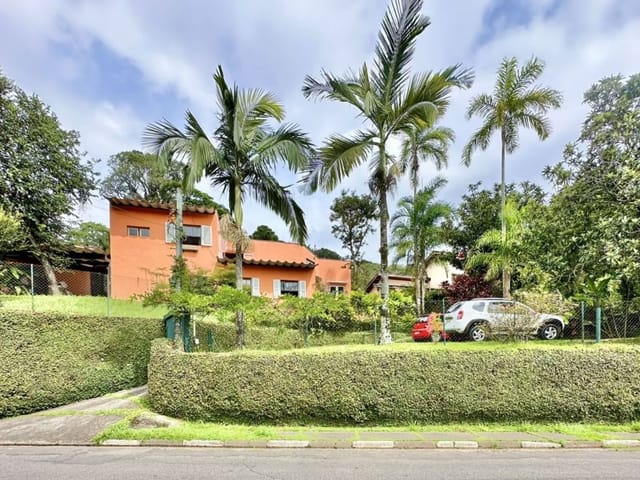 Sobrado com 879m² 4 quartos e 4 banheiros, à venda, no bairro Vila Santo Antonio de Carapicuiba em Cotia