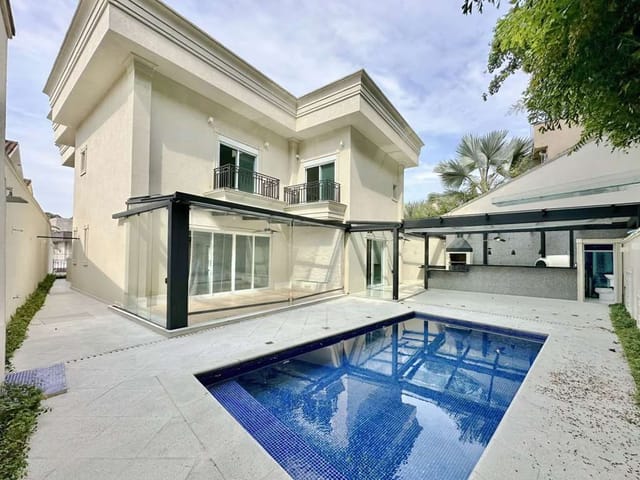 Sobrado com 501m² 4 quartos e 6 banheiros, à venda, no bairro São Paulo II em Cotia