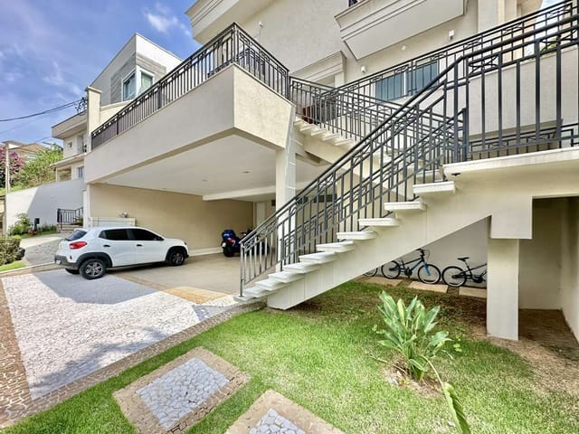 Sobrado com 501m² 4 quartos e 6 banheiros, à venda, no bairro São Paulo II em Cotia