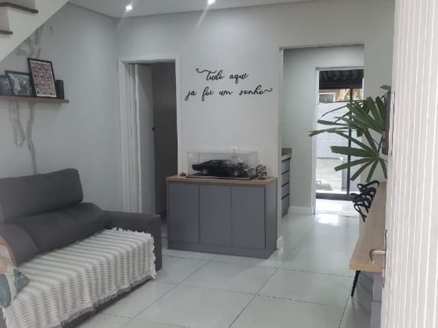 Sobrado com 50m² 2 quartos e 1 banheiro, à venda, no bairro Água Espraiada em Cotia