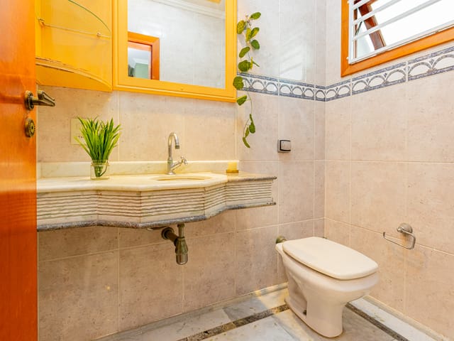 Sobrado com 300m² 4 quartos e 6 banheiros, à venda, no bairro Jardim Marajoara em São Paulo
