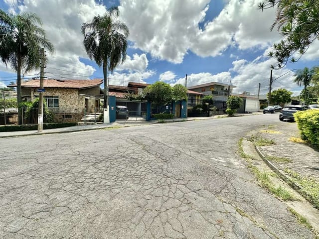 Sobrado com 283m² 4 quartos e 3 banheiros, à venda, no bairro Jardim Jussara em São Paulo