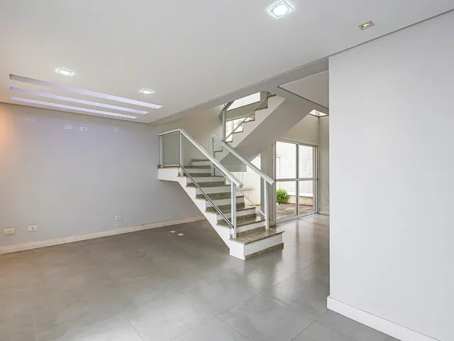 Sobrado com 227m² 3 quartos e 4 banheiros, à venda, no bairro Guabirotuba em Curitiba
