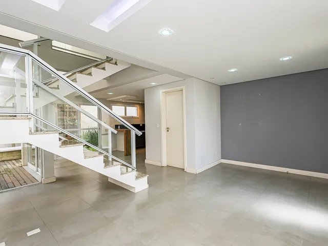 Sobrado com 227m² 3 quartos e 4 banheiros, à venda, no bairro Guabirotuba em Curitiba