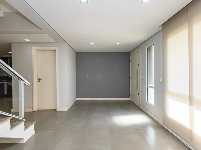 Sobrado com 227m² 3 quartos e 4 banheiros, à venda, no bairro Guabirotuba em Curitiba