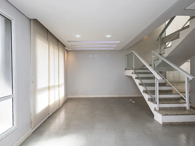 Sobrado com 227m² 3 quartos e 4 banheiros, à venda, no bairro Guabirotuba em Curitiba