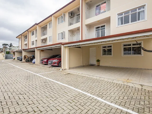 Sobrado com 196m² 5 quartos e 4 banheiros, à venda, no bairro Tingui em Curitiba