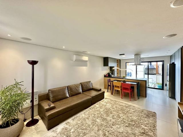 Sobrado com 194m² 4 quartos e 3 banheiros, à venda, no bairro Parque Rincao em Cotia