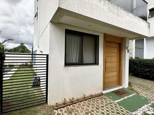 Sobrado com 194m² 4 quartos e 3 banheiros, à venda, no bairro Parque Rincao em Cotia
