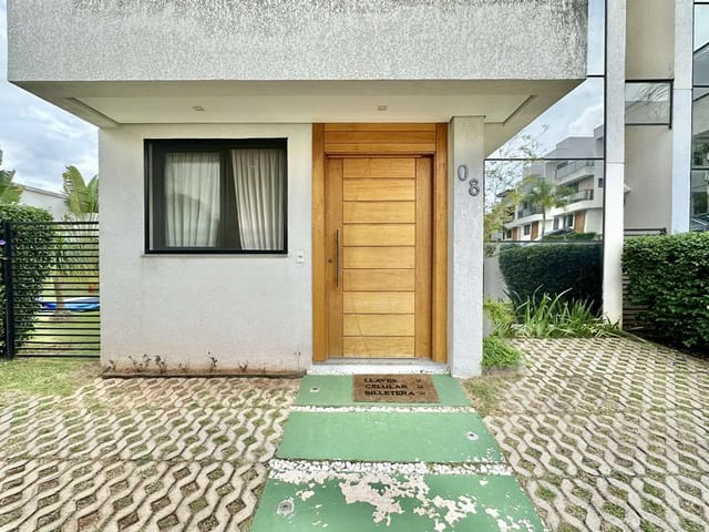 Sobrado com 194m² 4 quartos e 3 banheiros, à venda, no bairro Parque Rincao em Cotia