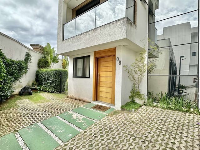 Sobrado com 194m² 4 quartos e 3 banheiros, à venda, no bairro Parque Rincao em Cotia