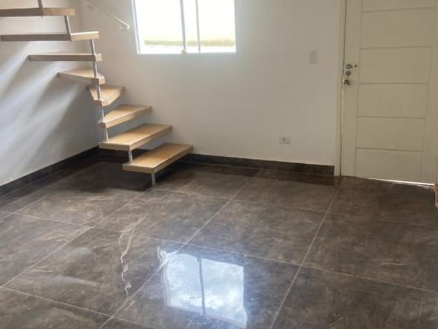 Sobrado com 55m² 2 quartos e 1 banheiro, à venda, no bairro Chácara Rincão em Cotia