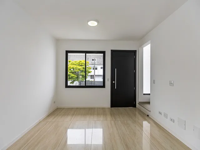 Sobrado com 108m² 3 quartos e 2 banheiros, à venda, no bairro Uberaba em Curitiba