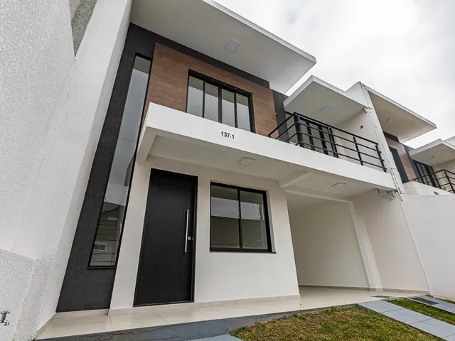 Sobrado com 108m² 3 quartos e 2 banheiros, à venda, no bairro Uberaba em Curitiba