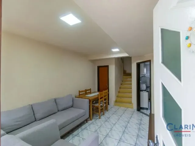 Sobrado 3 quartos e 2 banheiros, à venda, no bairro OURO VERDE em Campo Largo