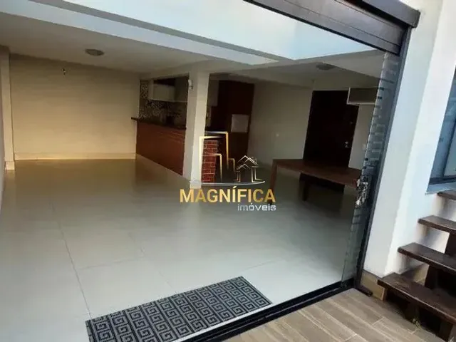 Sobrado 3 quartos e 2 banheiros, à venda, no bairro Parolin em Curitiba