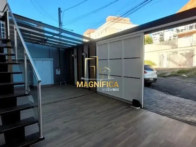 Sobrado 3 quartos e 2 banheiros, à venda, no bairro Parolin em Curitiba