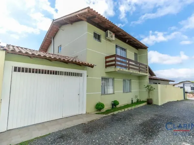 Sobrado 3 quartos e 2 banheiros, à venda, no bairro VILA ELIZABETH em Campo Largo