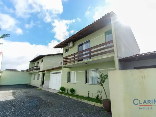 Sobrado 3 quartos e 2 banheiros, à venda, no bairro VILA ELIZABETH em Campo Largo