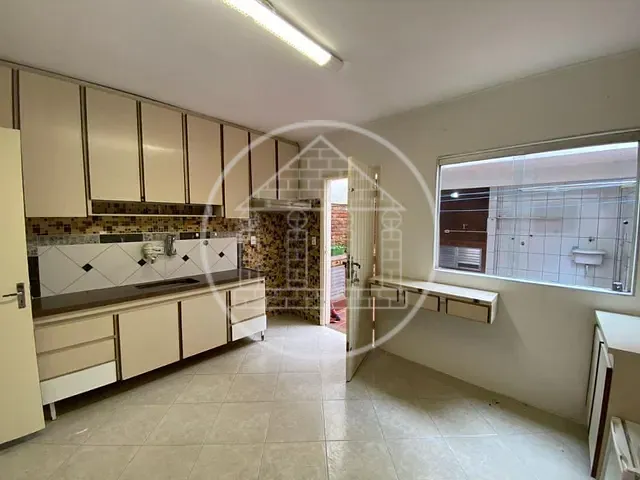 Sobrado com 205m² 3 quartos e 2 banheiros, à venda, no bairro Jardim Aeroporto em São Paulo