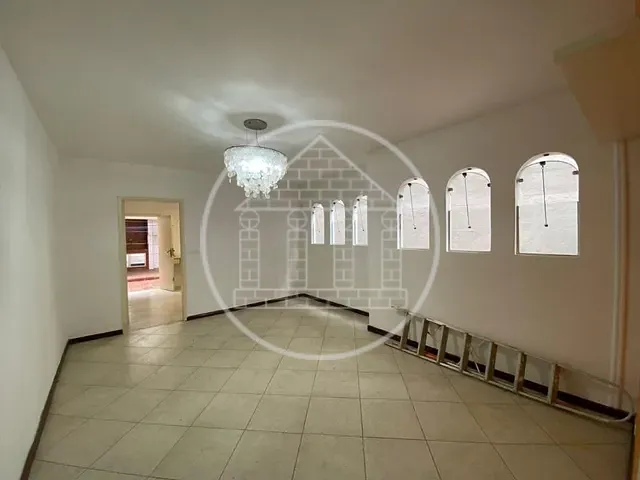Sobrado com 205m² 3 quartos e 2 banheiros, à venda, no bairro Jardim Aeroporto em São Paulo