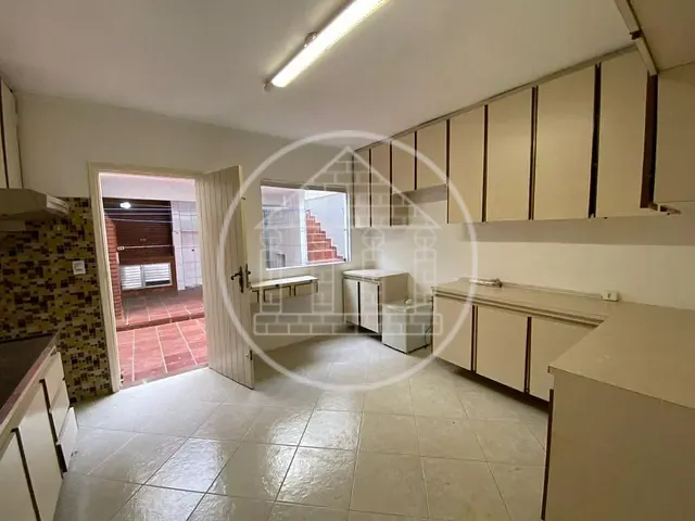 Sobrado com 205m² 3 quartos e 2 banheiros, à venda, no bairro Jardim Aeroporto em São Paulo