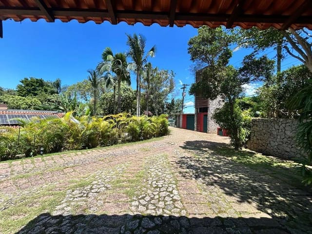 Sobrado com 493m² 4 quartos e 4 banheiros, à venda, no bairro Chácara dos Lagos em Carapicuíba