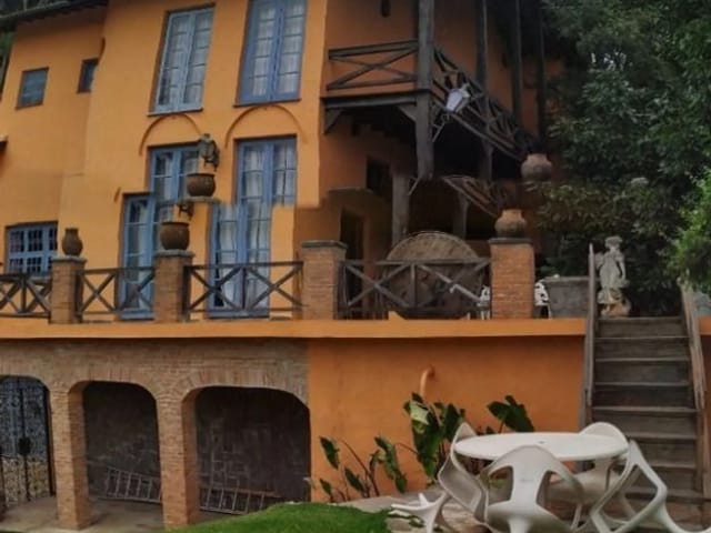 Sobrado com 1000m² 4 quartos e 4 banheiros, à venda, no bairro Recanto Impla em Carapicuíba