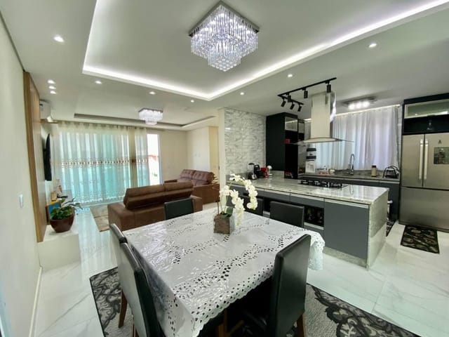 Sobrado com 250m² 3 quartos e 4 banheiros, à venda, no bairro Roselândia em Itapevi